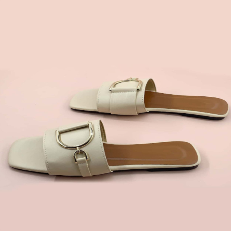 Free shipping 2026 Summer Hot Women's Designer Slippers Fashion Versatile Outdoor Casual Sandals Beach Shoes