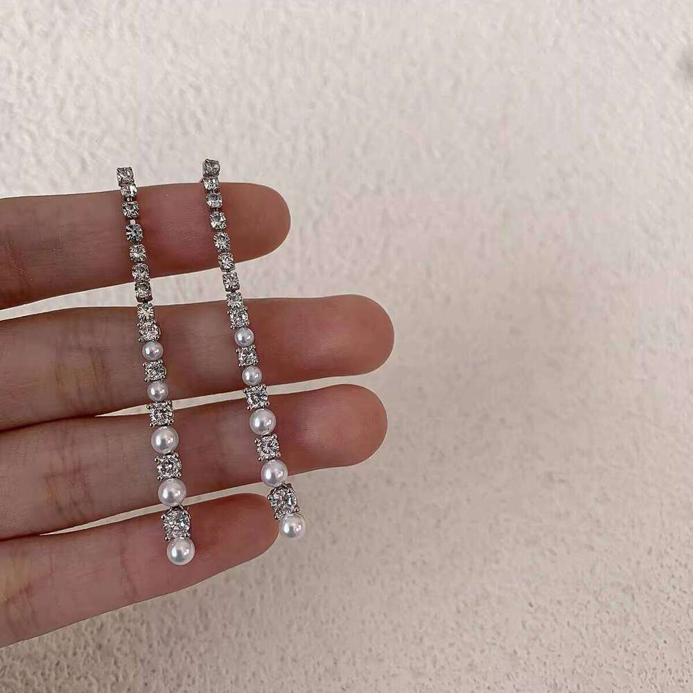 Celebrity-style geometric line long sparkling diamond and pearl tassel earrings, high-end luxury earrings