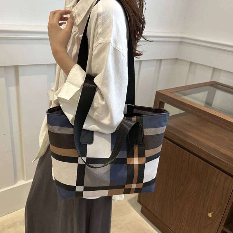 Tote New Fashion Shoulder Handbag Women's Checkered Commuter Bag Z260224