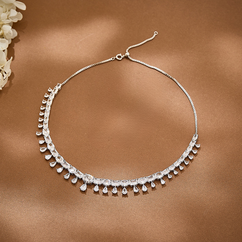 Necklace Green Zircon Choker Necklace, Gold-Plated, Short, Stylish Necklace, Suitable For Evening Wear, Clavicle Chain Necklace