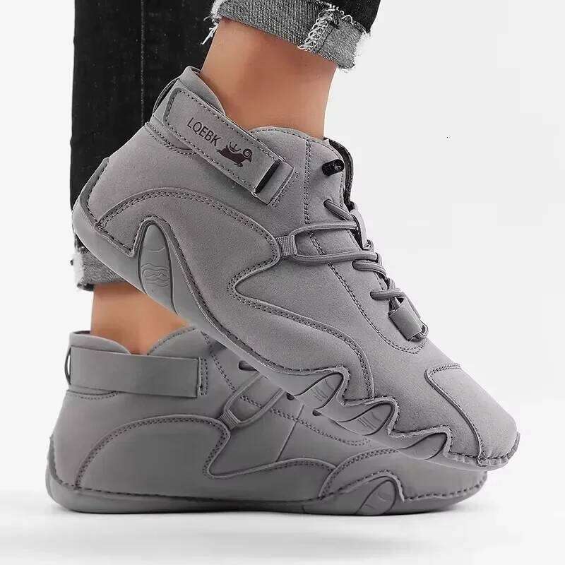 Men's Leisure Hiking Shoes with Scratch Resistant Wear-resistant Waterproof Soles Outdoor Golf Riding Business Motorcycle Boots