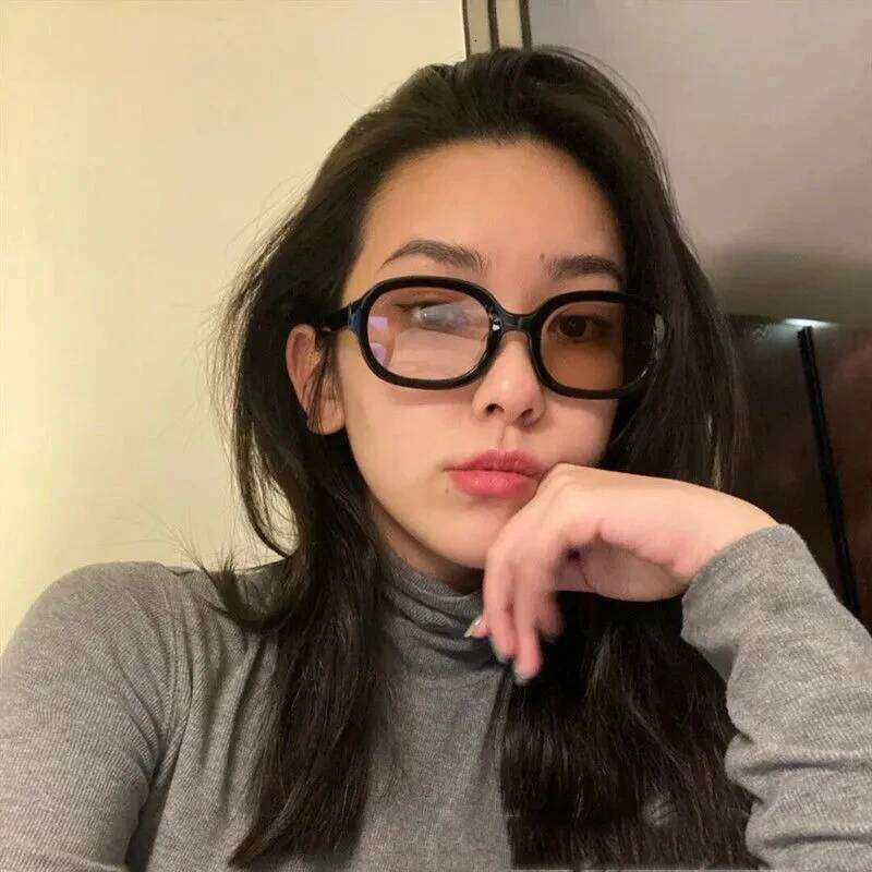 New Fashion Vintage Sunglasses Women Brand Designer Retro Rectangle Sun Glasses Female Ins Popular ellipse Square Eyewear 26W0224