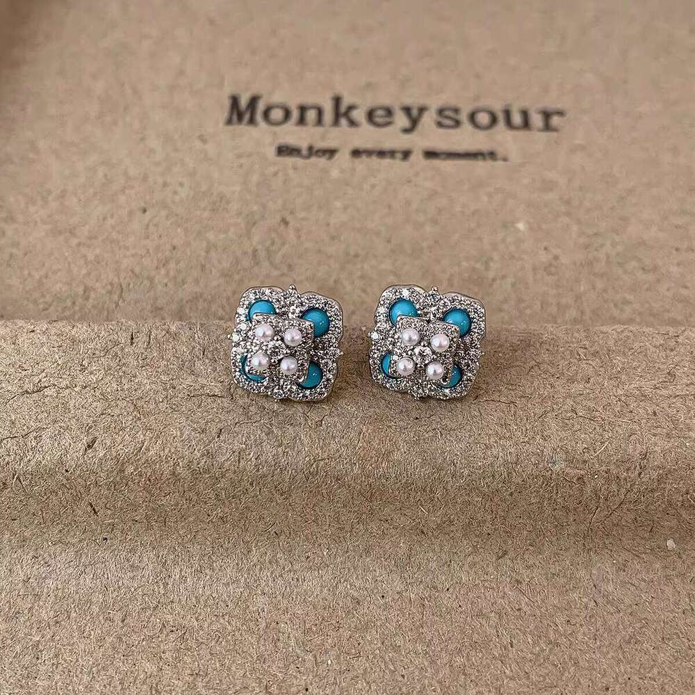 Exquisite micro-inlaid zircon turquoise four-leaf flower pearl earrings and necklace for women, fashionable niche light luxury elegant jewelry