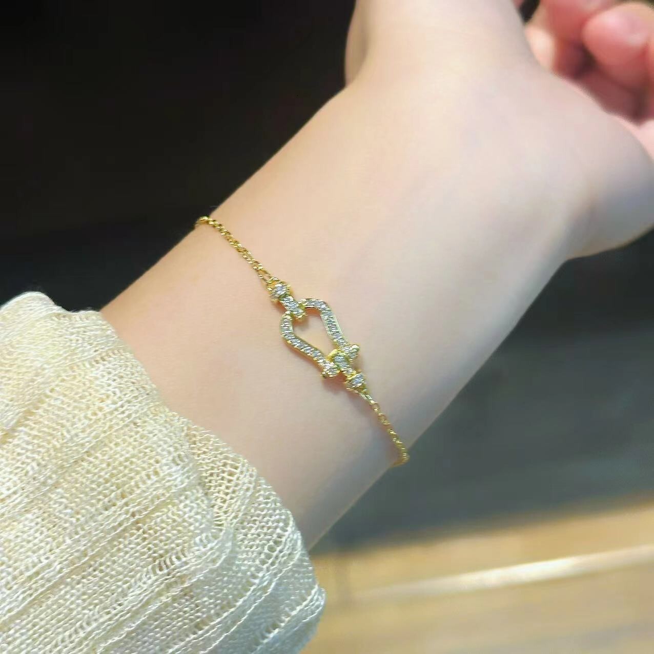 European And Luxury Jewelry Horn Clasp Designer Necklace For Ladies High-end Micro-set Feature Style Light Luxury Style Fashionable Necklace