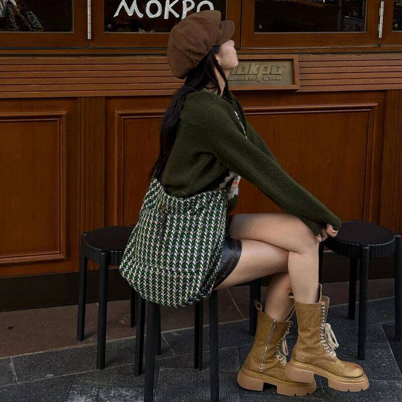 ELFSACK 2025 Winter New Arrivals Y2K Casual Striped Loose Crossbody Bag For Women Z260224