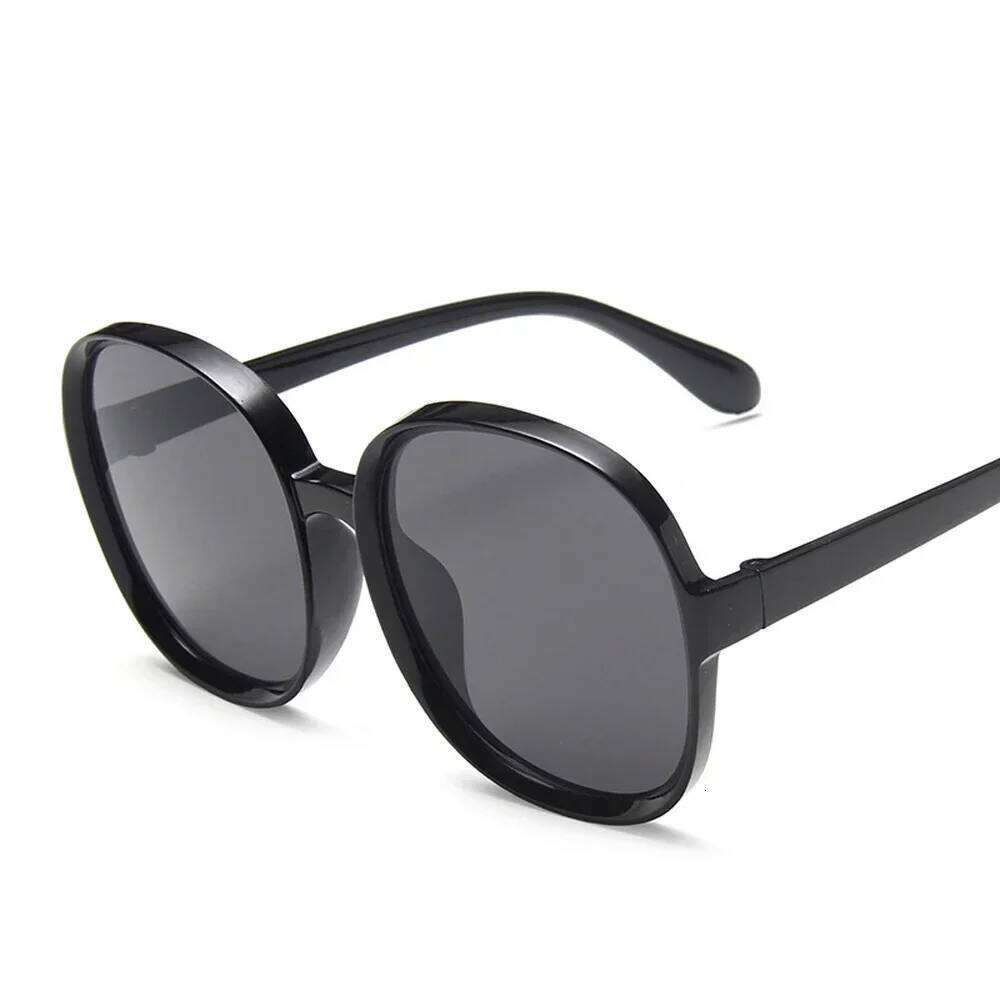 New Round Frame Sunglasses Women Retro Brand Designer Brown Black Oversized Lady Sun Glasses Female Fashion Outdoor Driving 26W0224