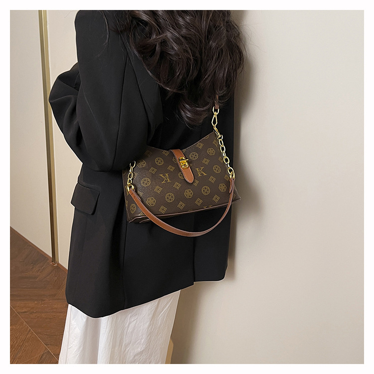 High-end small bag for women, 2026 new style, versatile and fashionable commuting bag, retro floral handbag, shoulder bag, crossbody bag, letter handb