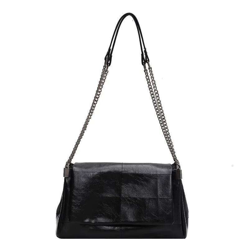 Large Capaci Commuter Tote Women's Chain Underarm Bag Fashionable Sensation 2025 New Autumn Winter Series Handbag Z260224