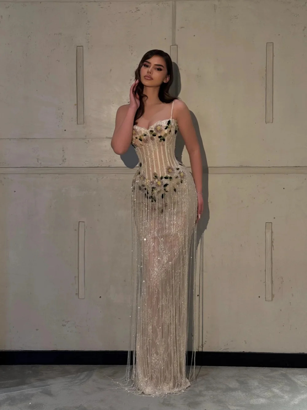 Gorgeous Spaghetti Straps Prom Dresses Elegant Sleeveless Appliques Evening Dress Floor Length Tassels Party Gown Customized