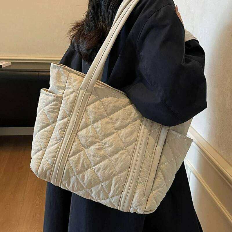 Winter Women Versatile Tote Lightweight Shoulder Large Capacity Fashion Simple Texture Commuting Bag Z260224