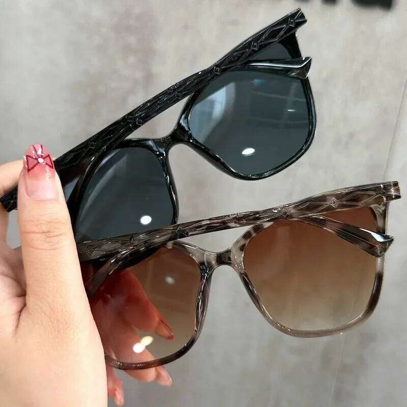 Vintage Cat Eye Goggles Sunglasses Women Fashion Oversized Men Retro Black Sun Glasses Trendy Shades Driving UV400 Eyewear 26W0224