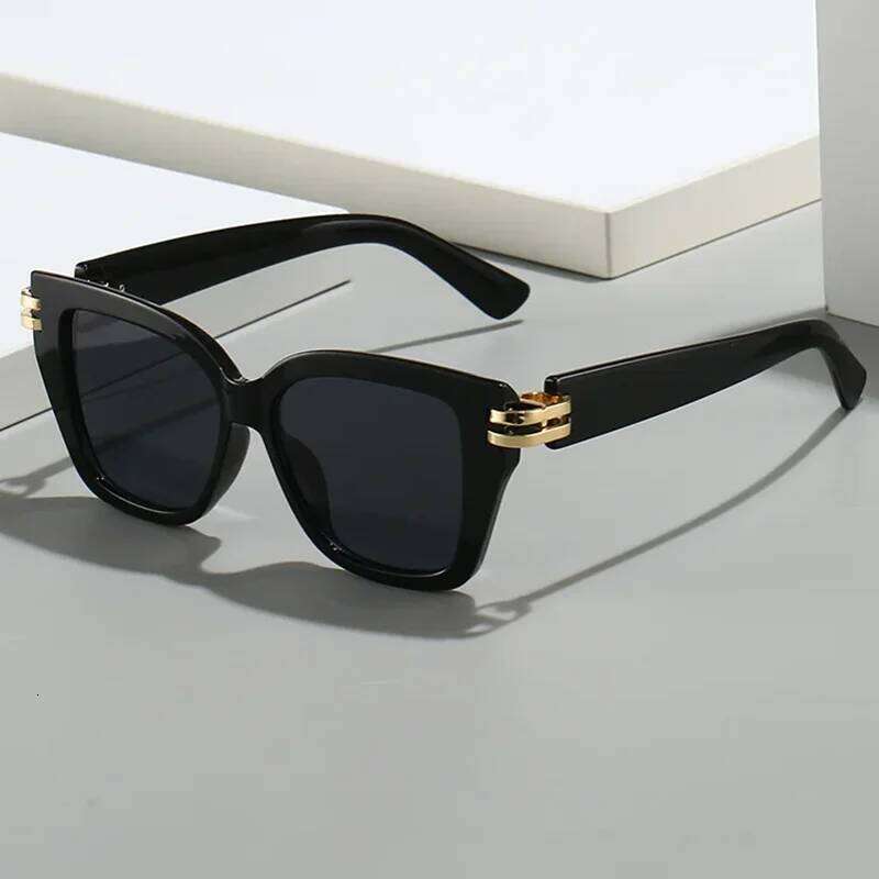 Luxury Square Sunglasses Women Brand Design Large Size Retro Suneyeglass Outdoors Casual Sunscreen Vacation Travel UV400 26W0224
