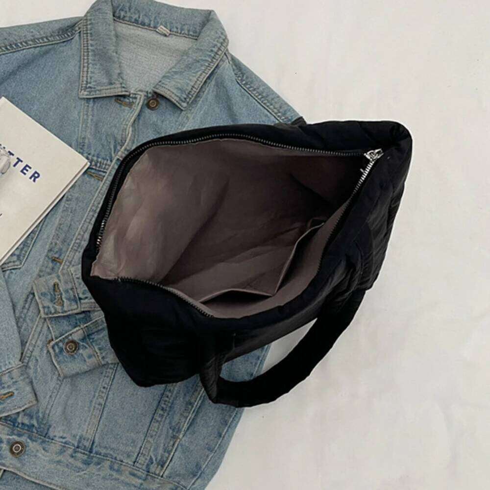 Women Shoulder Bag Solid Color Winter Puffer Large Capacity Fashion Laptop Handbags Simple Trendy Commuting Bags Z260224