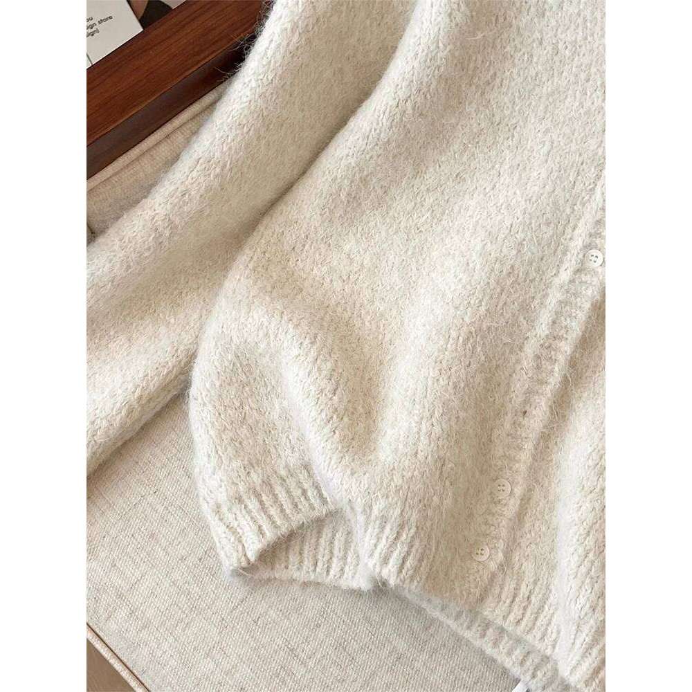 Women Beige Cardigan Cozy Sweater Harajuku Vintage Korean Y2k Long Sleeves V-Neck Cashmere Sweaters Jumper 2000s Clothes Autumn 26L0224
