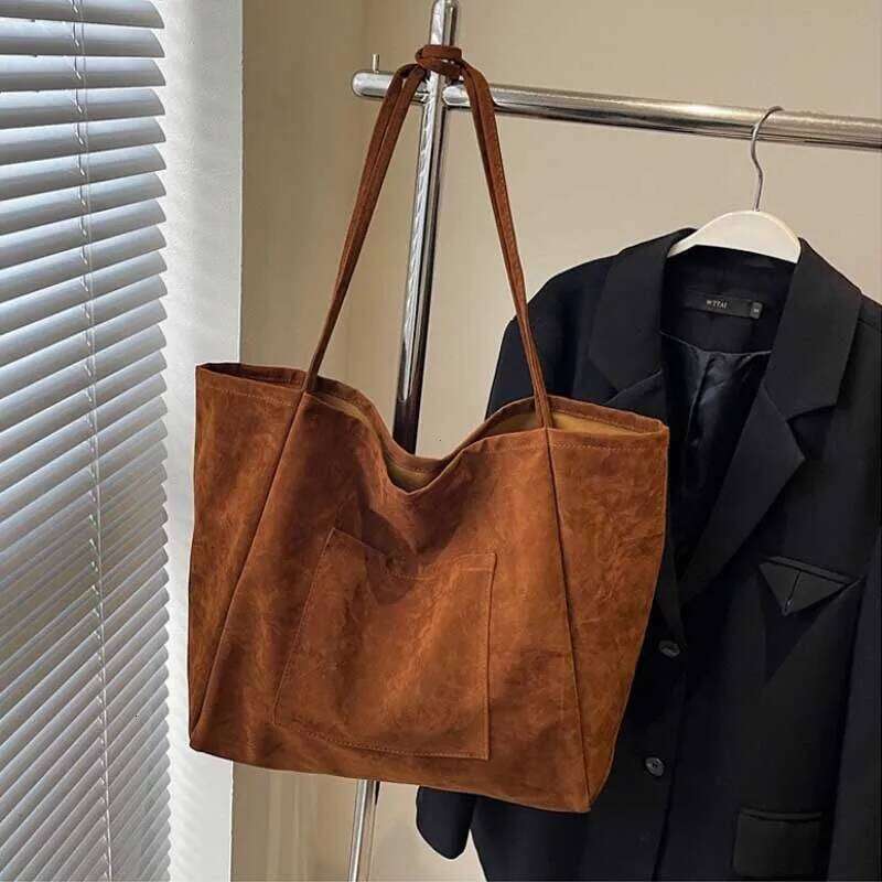 Retro Large Capacity Tote Women's 2025 Autumn Winter New Versatile Underarm Commuter Casual Office Ladies Bag Purses Z260224
