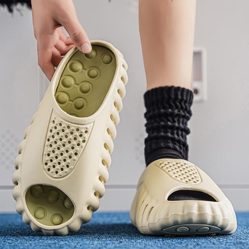 free shipping 2026 hot outdoor sports men's designer slippers trendy anti slip massage casual lightweight breathable beach shoes