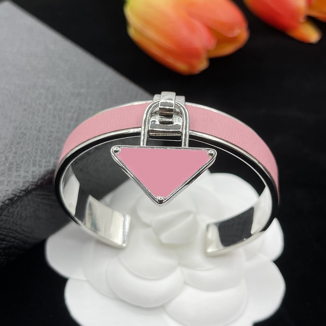 Bangle Fashion Multicolor Open Bangle Humanized Design Bracelets Lovely Pink Selected Luxury Gift Female Friend Charm Exquisite Premium Jewelry Accessories