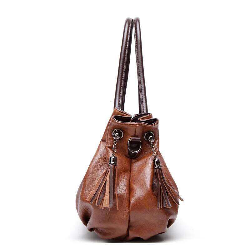 Women's Large Capacity Casual Handbag European American Style Fringed Pleated Fashion Accessory for Everyday Use Z260224