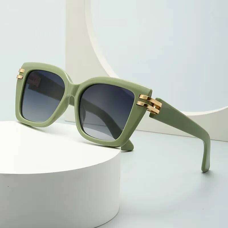 Luxury Square Sunglasses Women Brand Design Large Size Retro Suneyeglass Outdoors Casual Sunscreen Vacation Travel UV400 26W0224