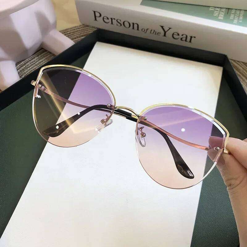Fashion Cat Eyes Metal Female UV400 Vintage Ladies Stylish Design Oversized Square Sunglasses For Women 26W0224