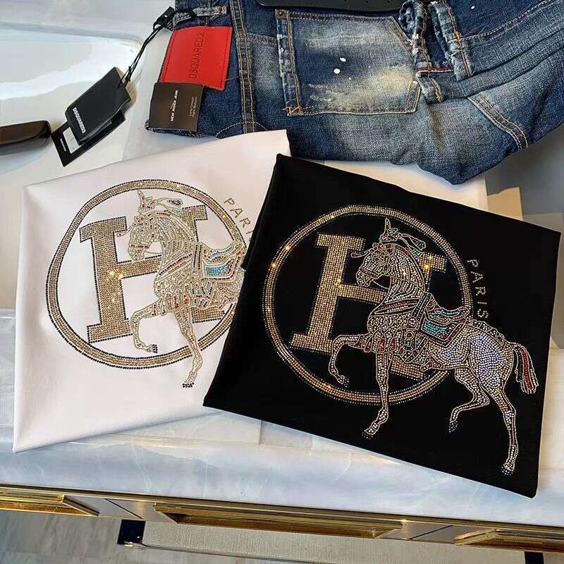 European-Style Pure Cotton Short-Sleeve T-Shirt For Men, Featuring Intricate Craftsmanship With Horse Motif Colorful Rhinestones, Offering A Light Lux