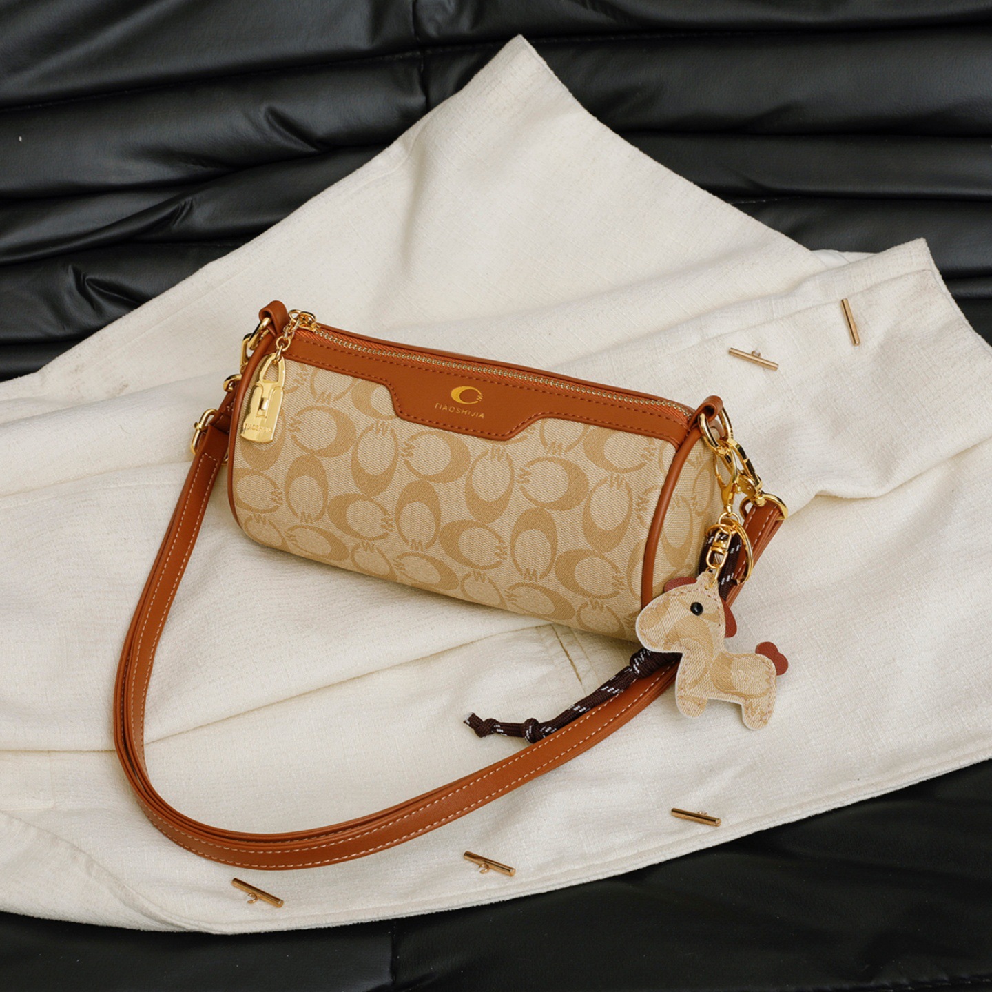 2026 New Style Underarm Bag with Print Small Square Bag, French Commuter Stylish Crossbody Bag, Unique Fashion Handheld Shoulder Bag with Letter Desig