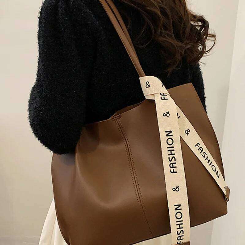 Chic Large Capacity Tote Bag for Women - Fashionable Shoulder Handbag with Polyester Lining, Available in Brown/Black Z260224