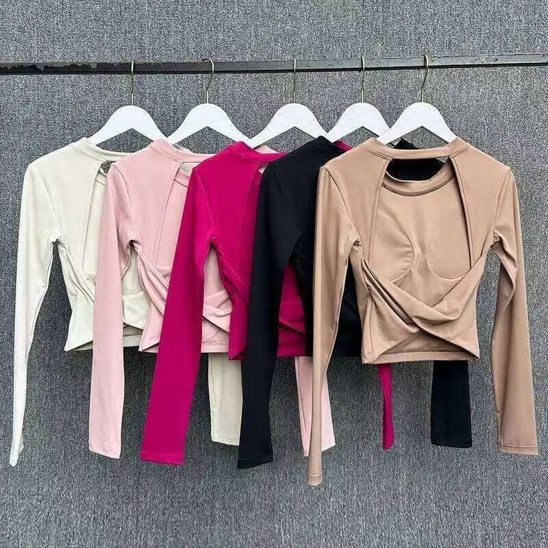 Sexy Yoga Women, Breathable, with Fixed Cups, Sports Top for Pilates, Workout, and Fitness, Long-Sleeve 26Y0223