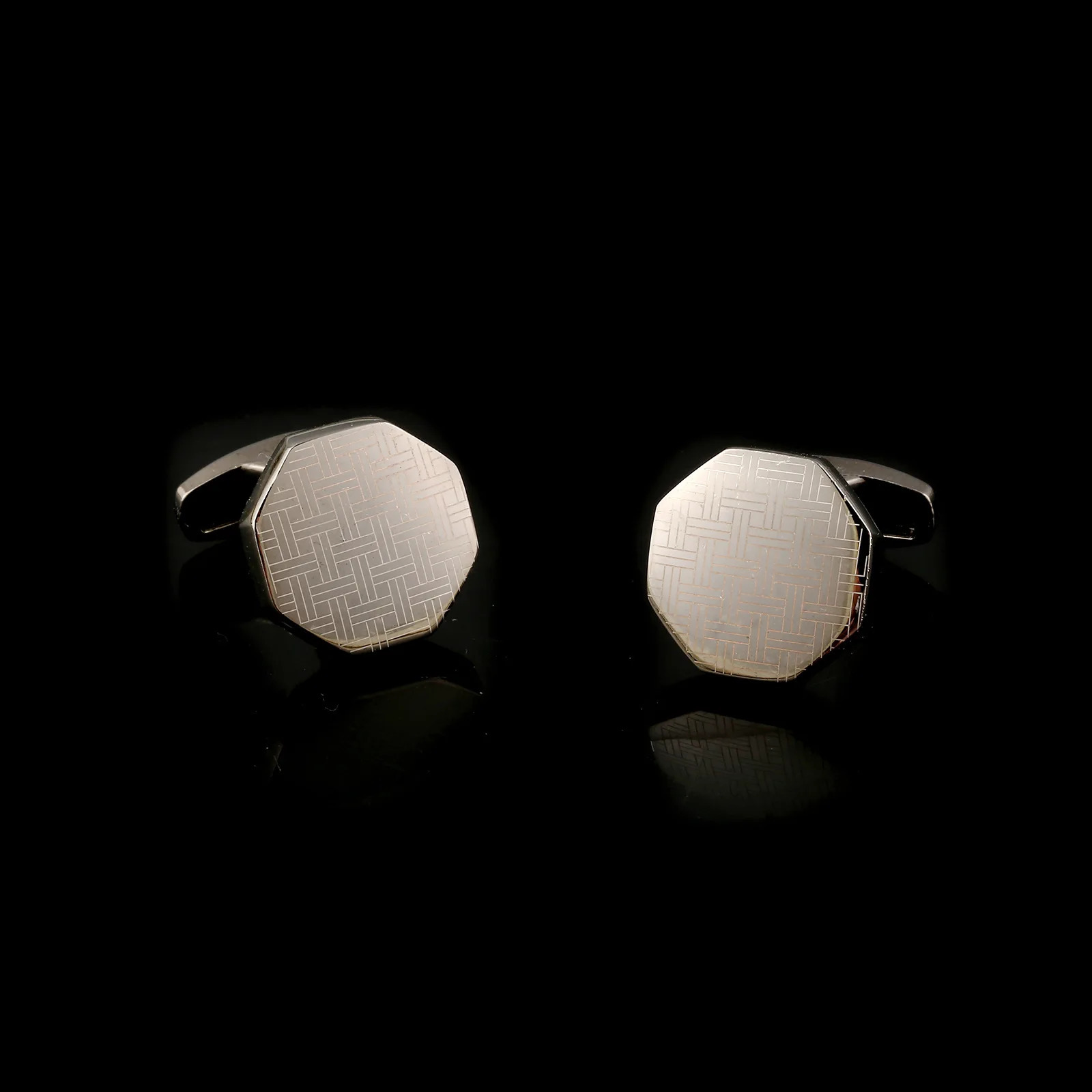 High Quality Geometric Gun Black Laser Cufflinks For Mens Wedding Groomsmen Cuff Male Buttons Gift Jewelry Accessories 260208