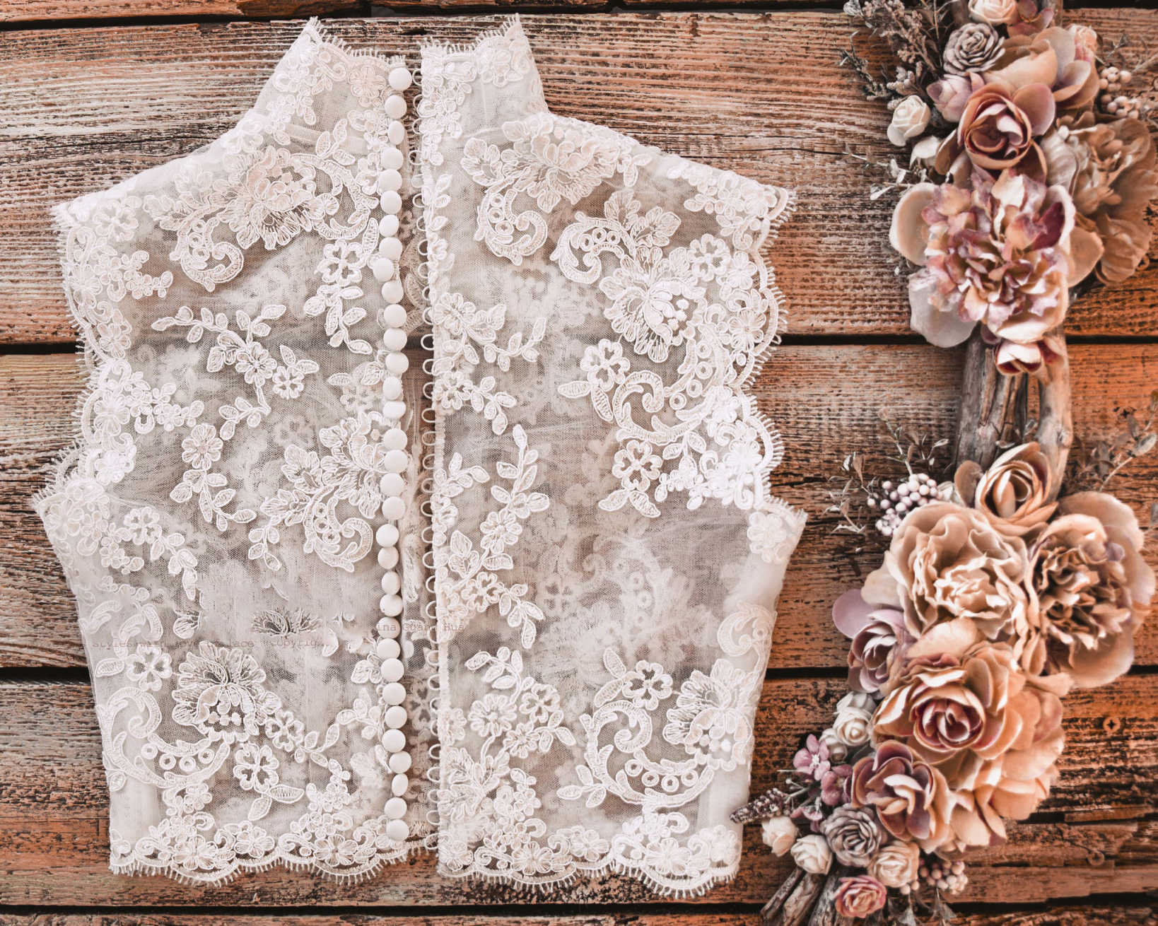 Elegant Wedding Jacket Bridal Bolero High Neck Sleeveless Lace Appliques Buttons Wedding Accessories Wrap Shawl Customized