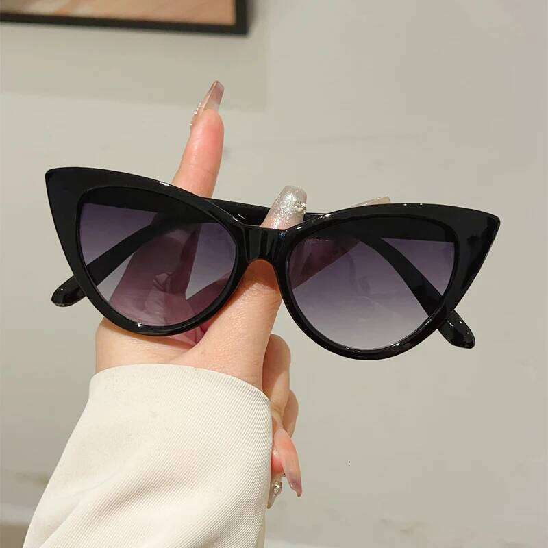 LUMIAS Cute Cat Eye Sunglasses Women New Fashion Vintage Outdoor Decor Shades Trendy Brand Design Stylish Casual Sun Glasses 26W0224