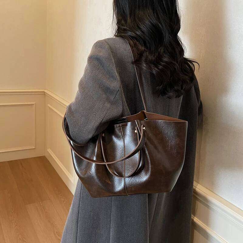 Women's Soft Leather Tote Large Capacity Single Shoulder Handbag for Daily Commute Work Casual 2025 Fashion Underarm Bag Z260224