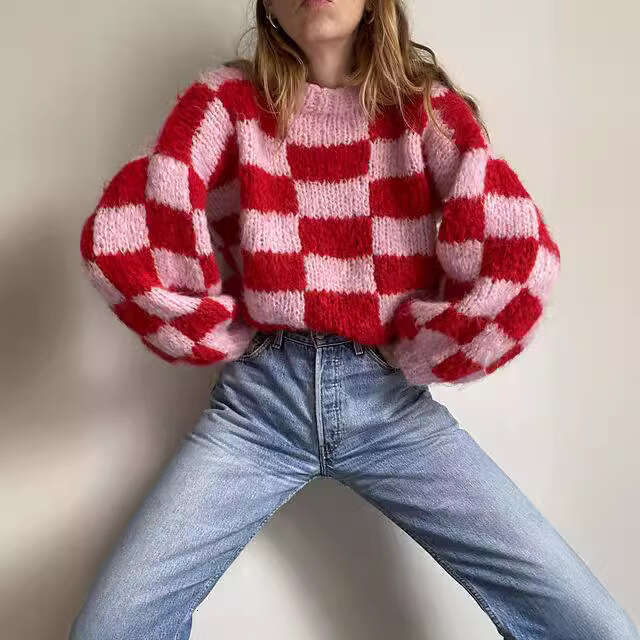 European American Retro Plaid Color-Blocked Knit Sweater With A Round Neck, Unique Design, New Pullover Style, Slim Fit, Casual And Relaxed Style