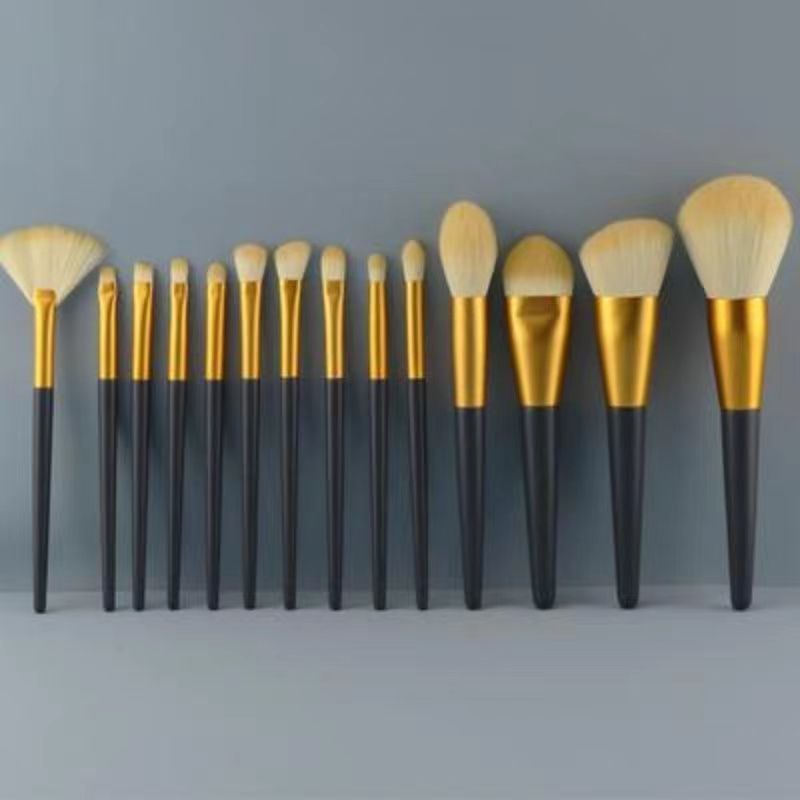 Premium Cosmetics Tool Set with Comfortable Grip for Professional Makeup Artists