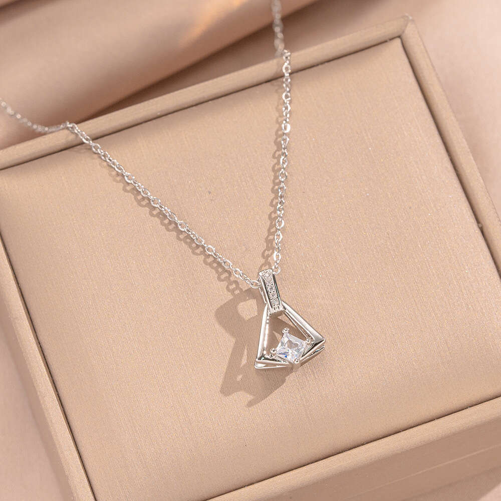 Copper-Inlaid Zircon Dress Pendant Titanium Steel Necklace Fashionable Classic Collarbone Chain Niche High-End Jewelry For Women