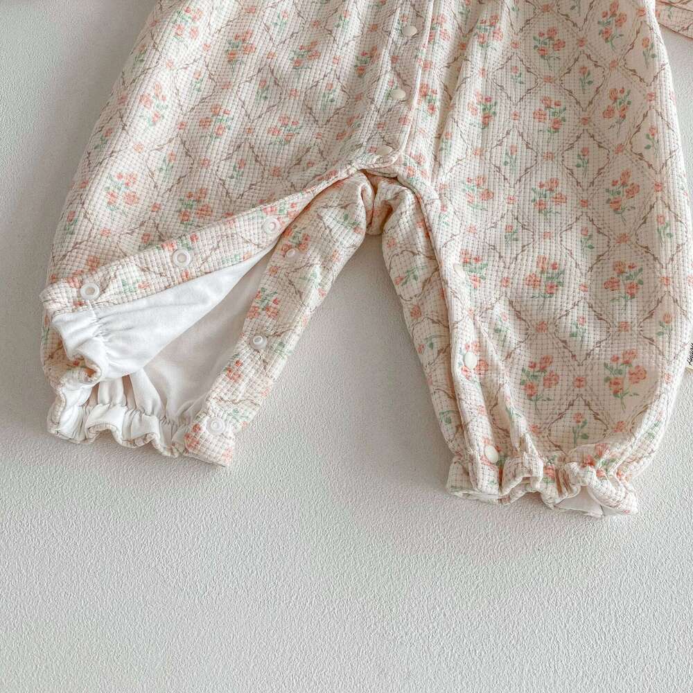 Autumn and winter girls' clothing: one-piece pants, flower-patterned sleeves, long crawl 26H0224