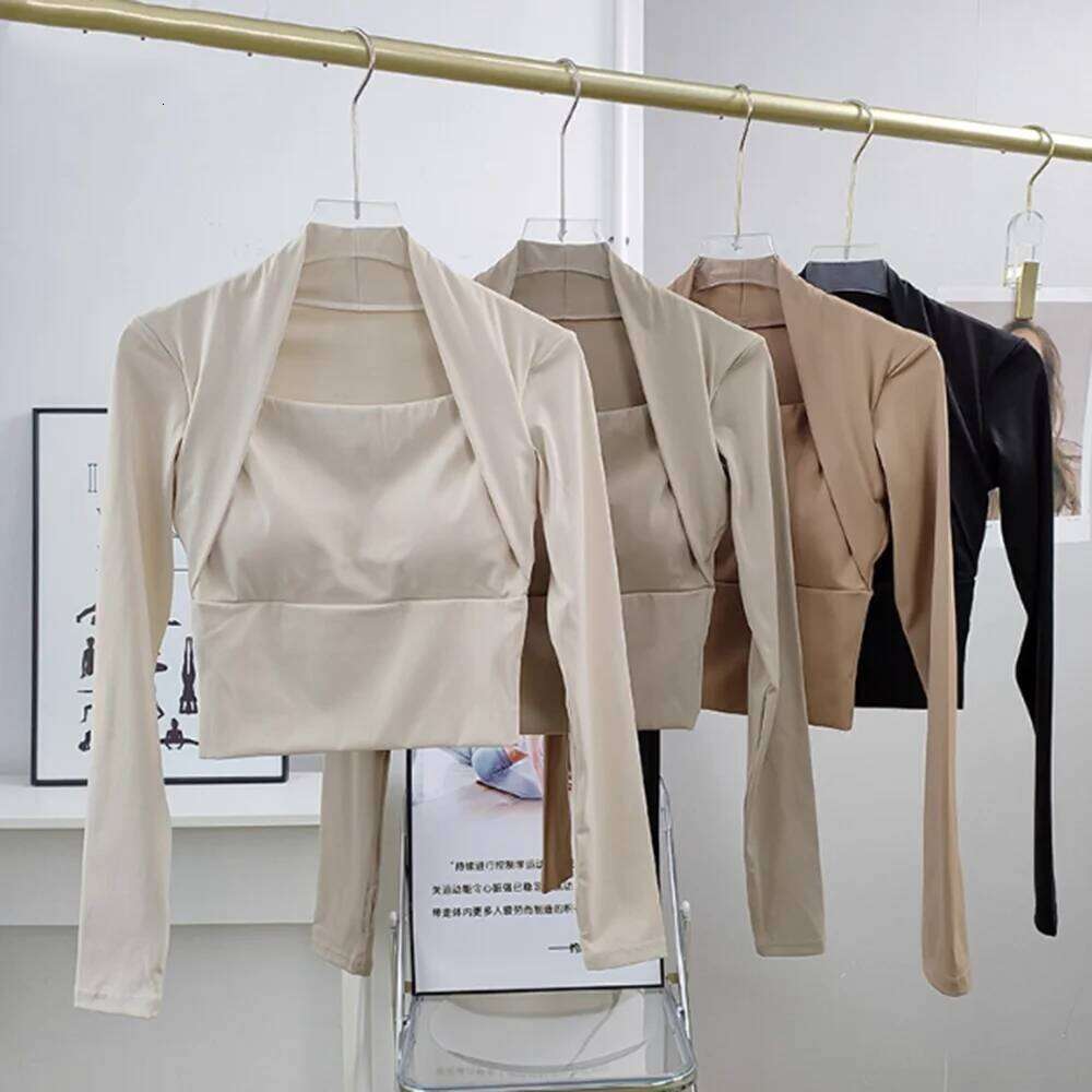 Women's Long Sleeve Workout Top with Built-in Bra, Quick Dry Fitness Shirt for Running & Pilates, Fall Winter Training Wear 26Y0224