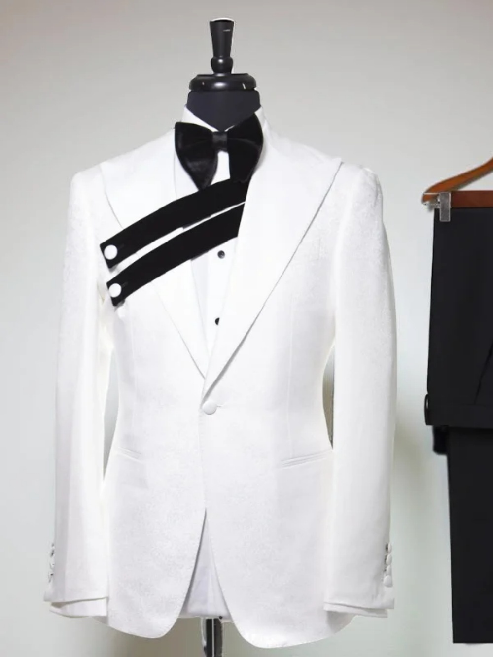 Classic Fit Wedding Tuxedos 2 Pcs Jacket Pants Peaked Lapel Groom Suit Simple Single Breasted Evening Party Outfits Customized