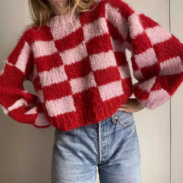 European American Retro Plaid Color-Blocked Knit Sweater With A Round Neck, Unique Design, New Pullover Style, Slim Fit, Casual And Relaxed Style