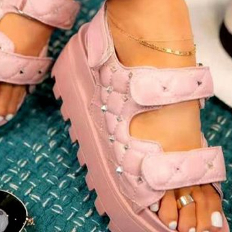 free shipping 2026 Summer New Thick Bottom Outdoor Designer Sandals Women's Rivet Velcro Fashion Casual Slippers