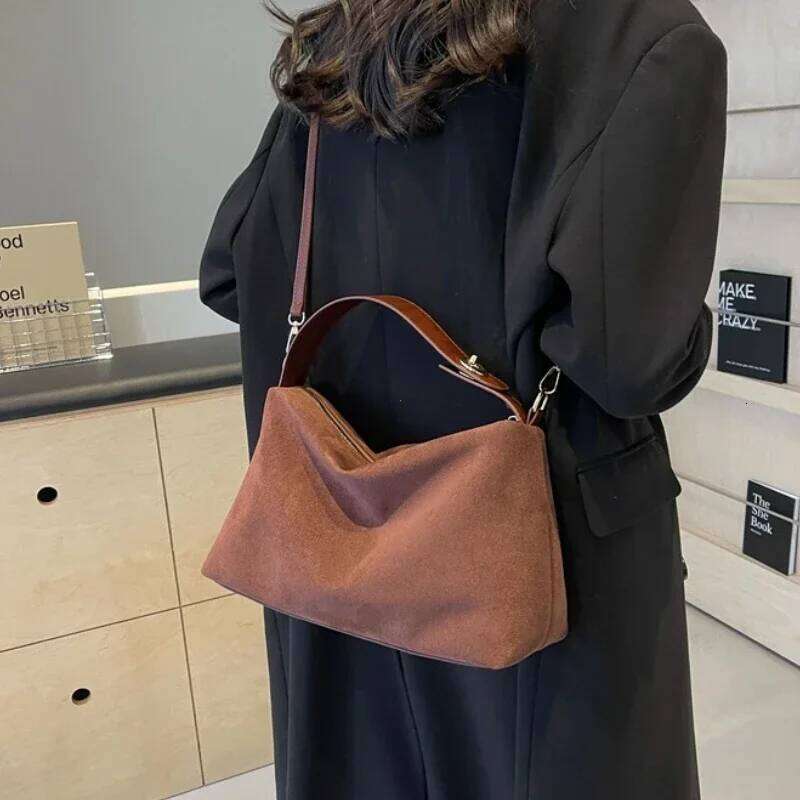 Advanced Retro for Women's 2026 New Textured Frosted Shoulder with Large Capacity Crossbody Commuting Tote Bag Z260224