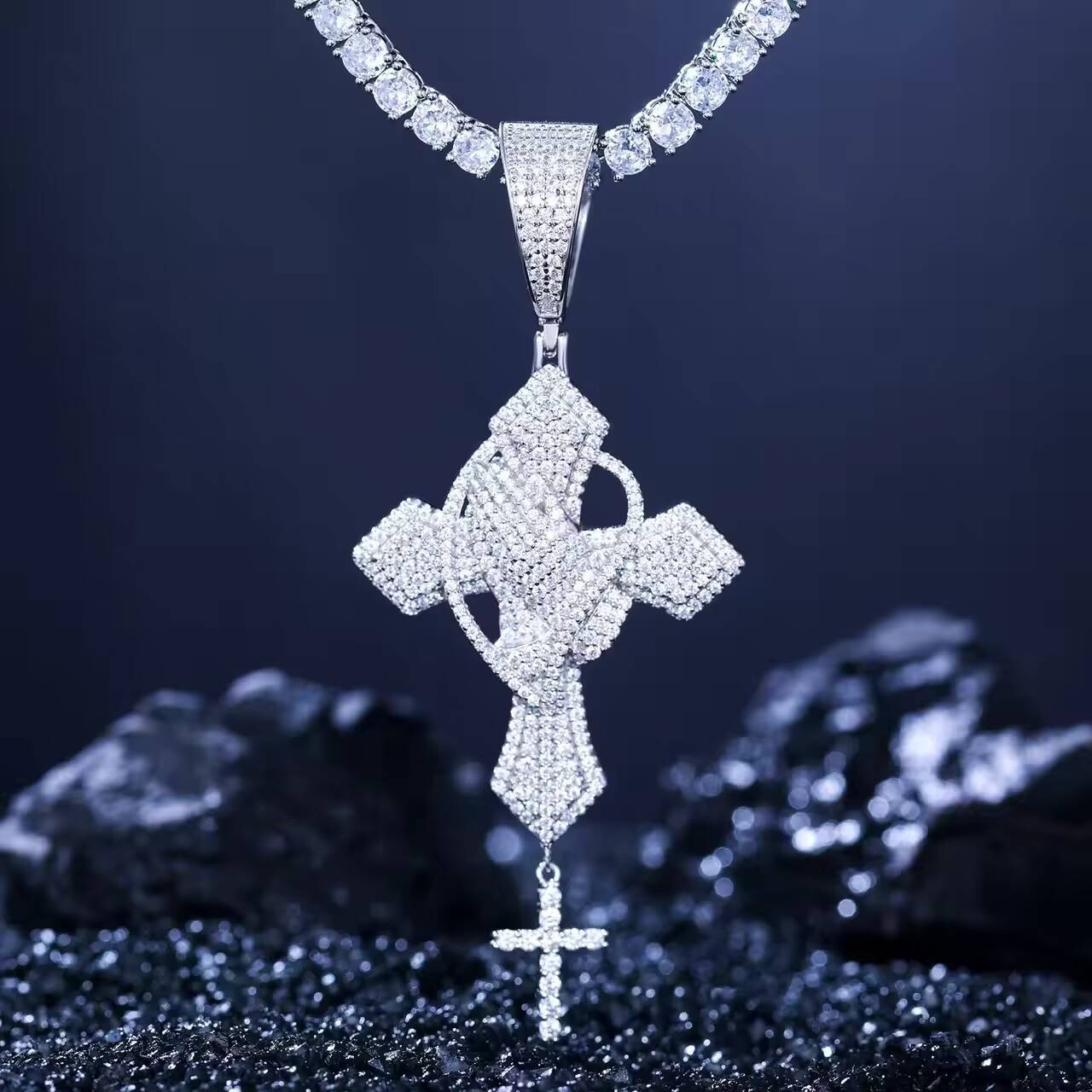 New Hip Hop Men Boy Fine Jewelry Full Iced Out Bling Cubic MoissaniteVVS Paved Praying Hand Cross Charm Pendant 91MM Necklace