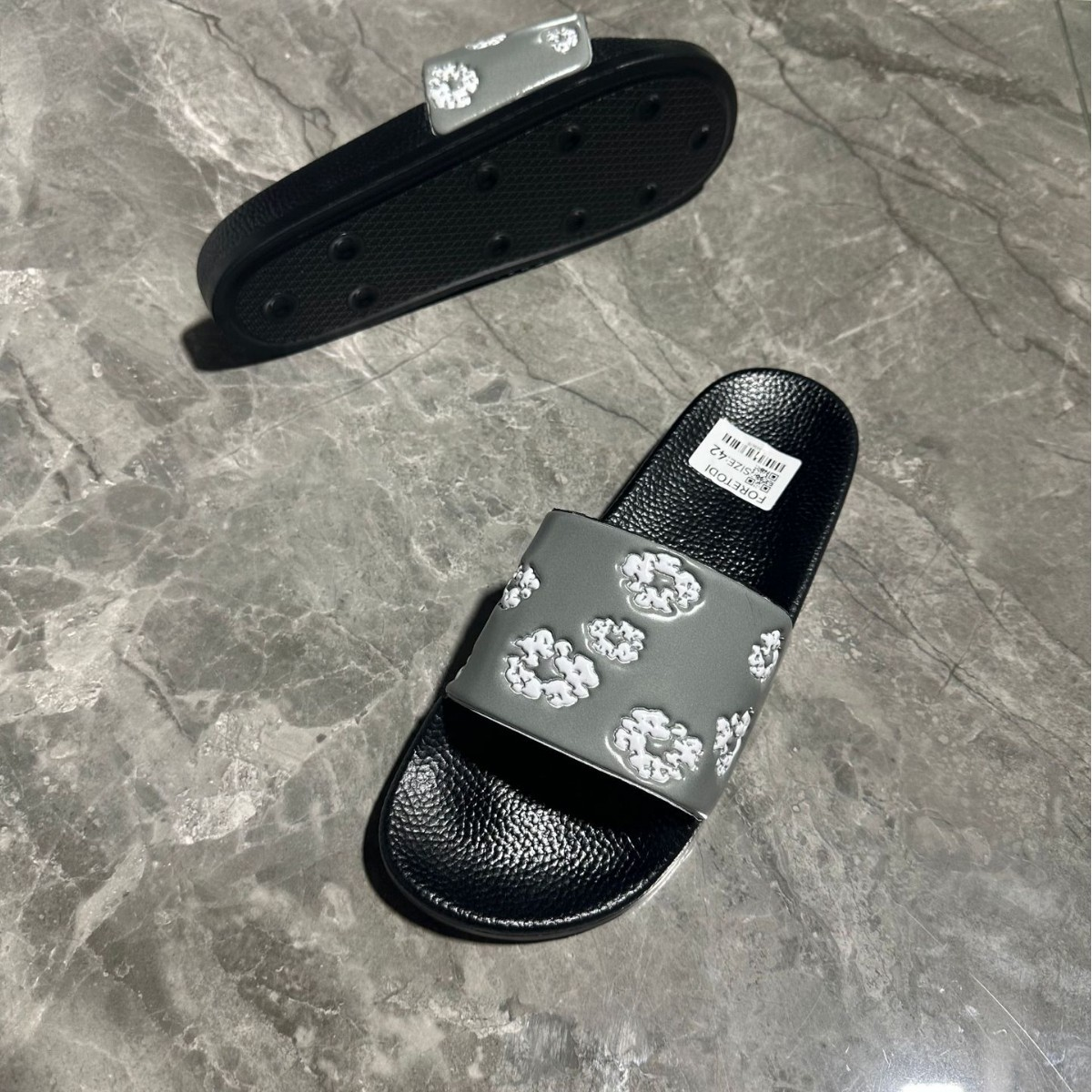 Men Slippers Rubber slide Large men's and women's slippers Daily casual and fashionable shower slippers Beach Vacation Sliders