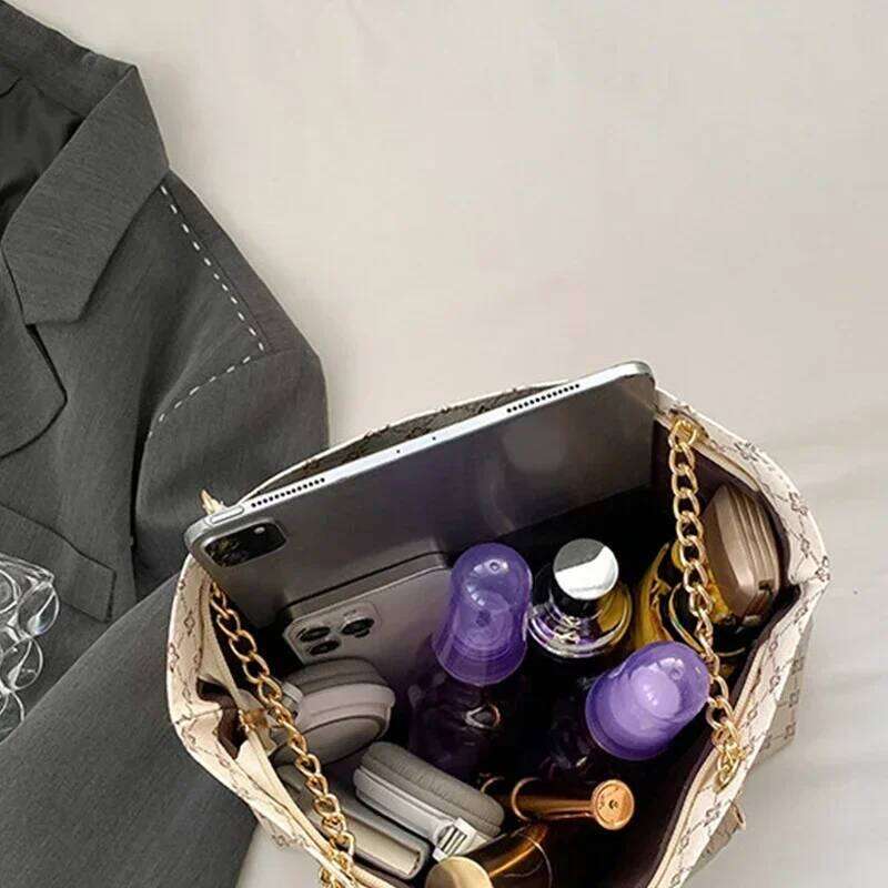 1pcs Fashionable Large Capacity Handbag Texture PU Leather Tote Women with Hanging Accessories Shoulder Bag Z260224