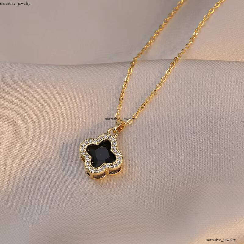 Crystal Four-Leaf Clover Flower Pendant Fashion Sterling Silver VVS Moissanite Collarbone Chain Necklace