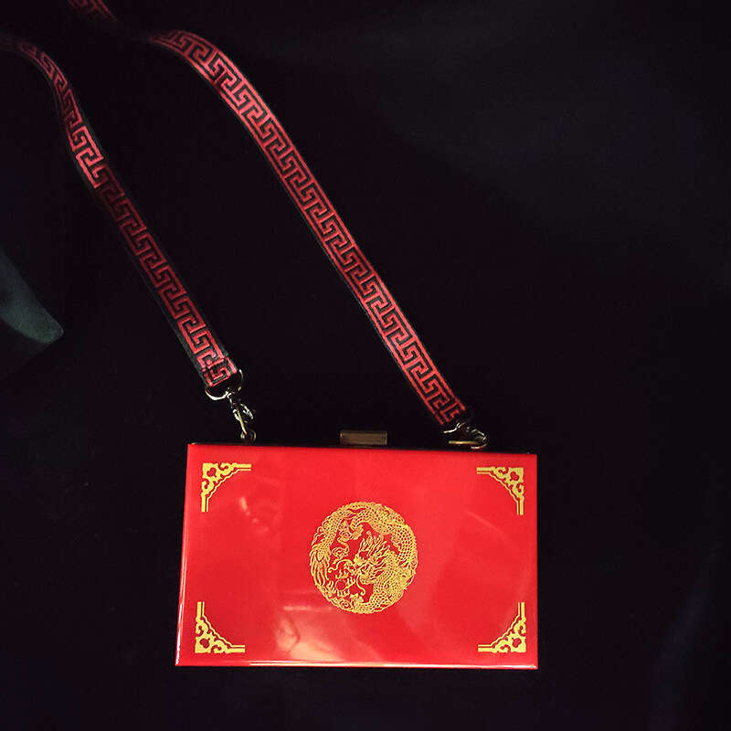 Small To Match Cheongsam, Vintage Gold-Stamped Red Bridal Clutch, Silk-Printed Hong Kong Style Wide Shoulder Strap Crossbody Small Square Bag For Wome