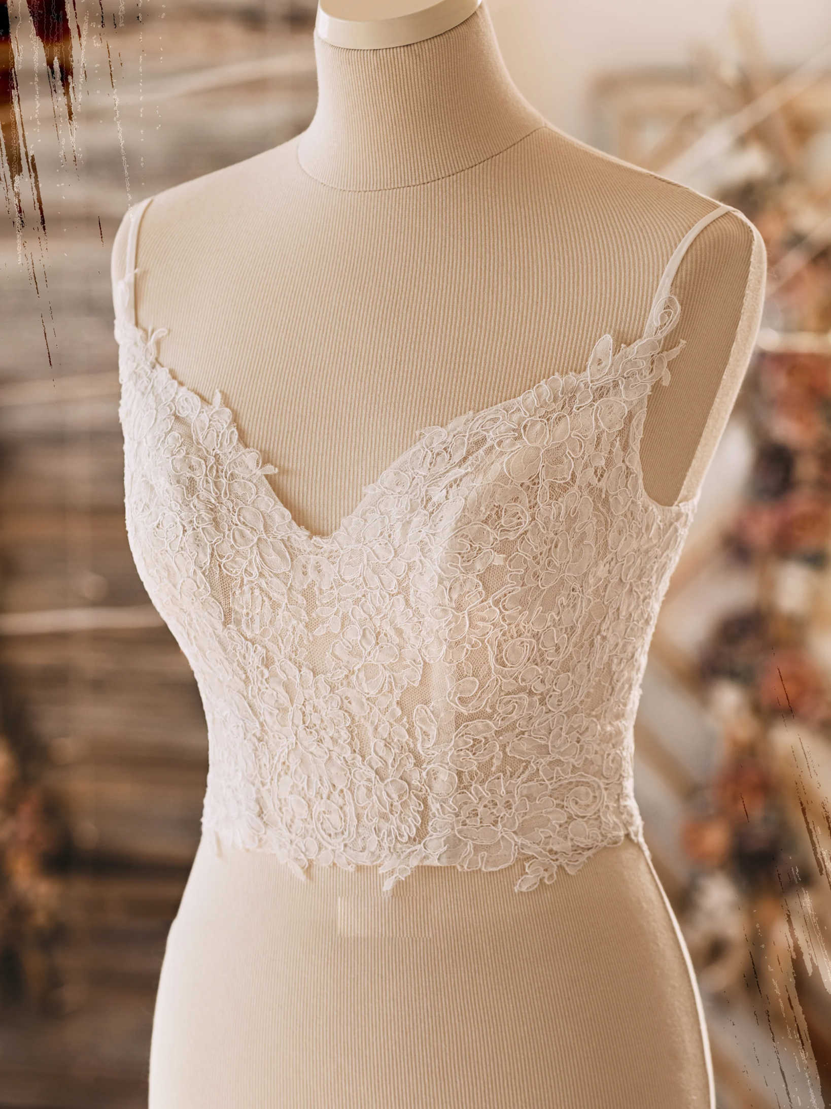 Fashion Wedding Jacket Bridal Bolero Lace Appliques Buttons Back Bridal Wedding Accessories Wrap Shawl Customized