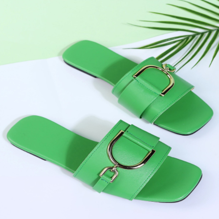 Free shipping 2026 Summer Hot Women's Designer Slippers Fashion Versatile Outdoor Casual Sandals Beach Shoes