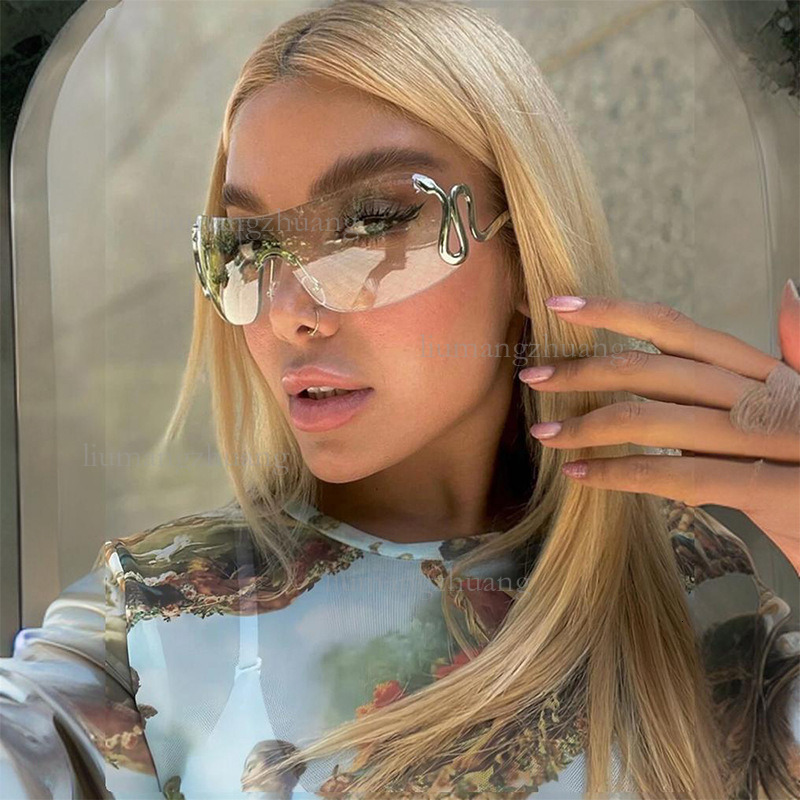 2026 Fashion Luxury Designer Sunglasses Retro Integrated Women's Red UV Resistant Cycling Glasses Trendsetters Street Photography Outdoor Vacatio