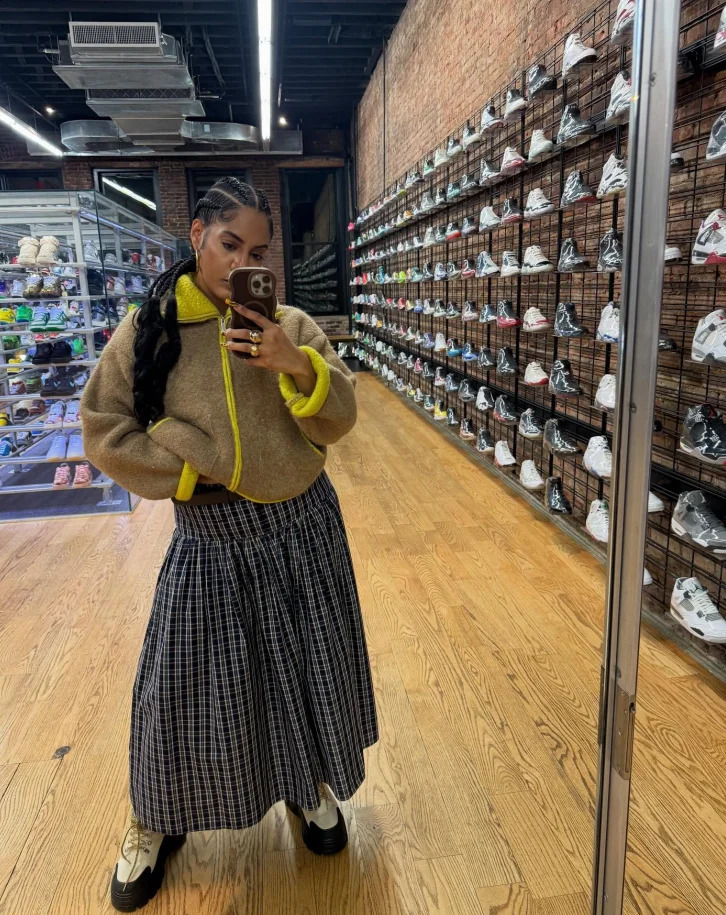 Fashion Solid Plush Zipper Cardigan Women Chic Stand Collar Pocket Loose Short Sweater Coat Female Commute Street Outerwear 260126